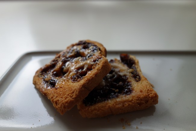 Raisin rusks