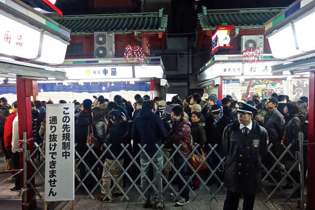 SENSOJI QUEUE SIDE