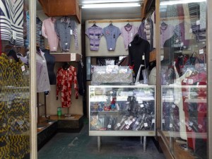 kanariya thru doorway